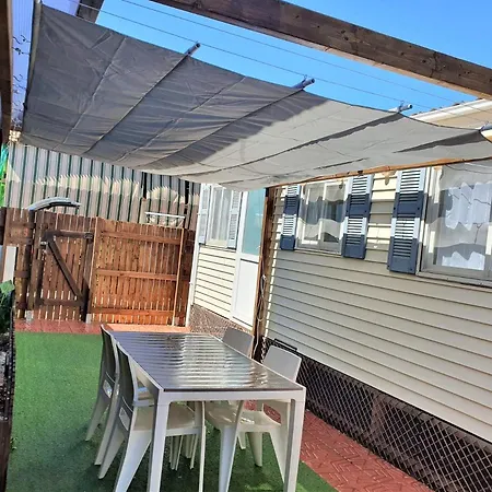 Casita Movil En Camping De Hotel *