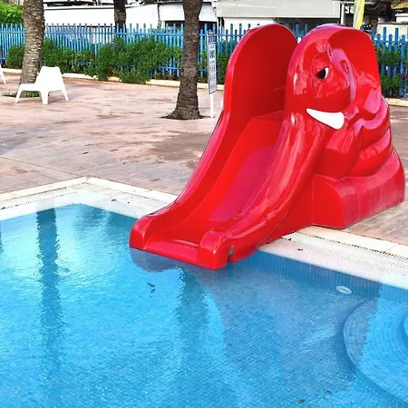 Casita Movil En Camping De Hotel *