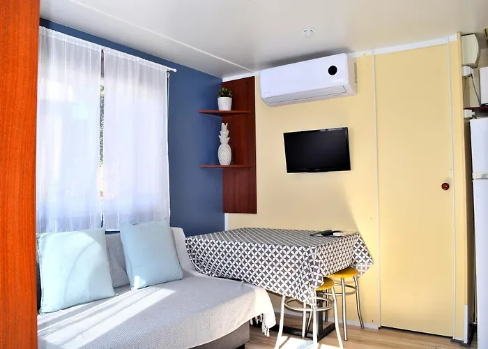 Casita Movil En Camping De 拉曼加戴尔马尔梅纳